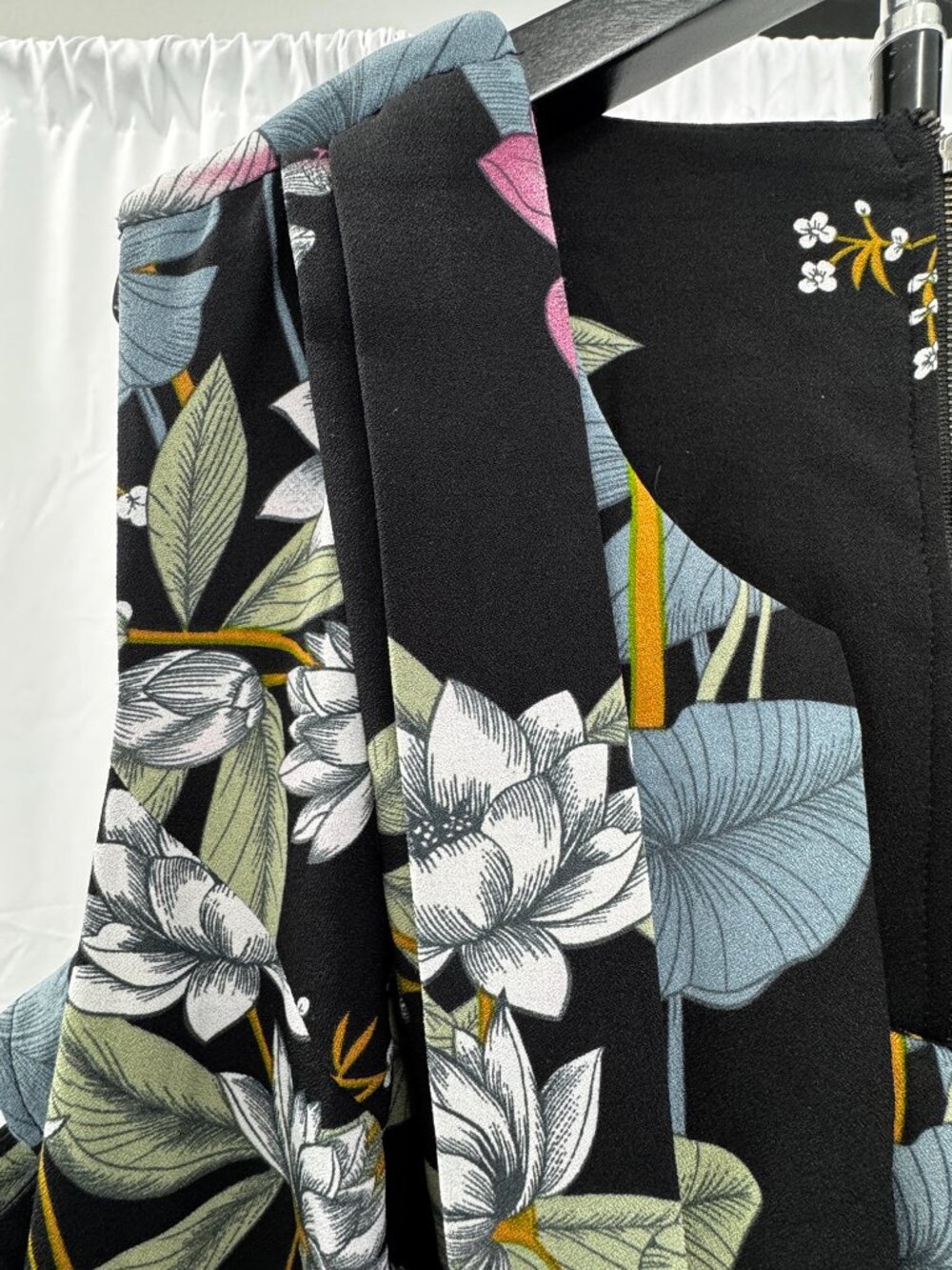 City Chic Trendy Bonsai Floral Wide Leg Sleeveless Cropped Jumpsuit Plus Sz 20 - Picture 4 of 15